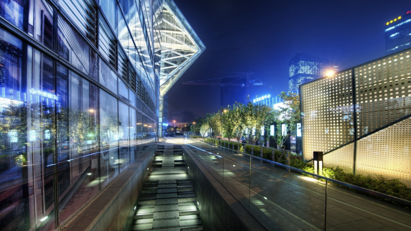 Gray Concrete Road Near Building During Night Time. Wallpaper in 1366x768 Resolution