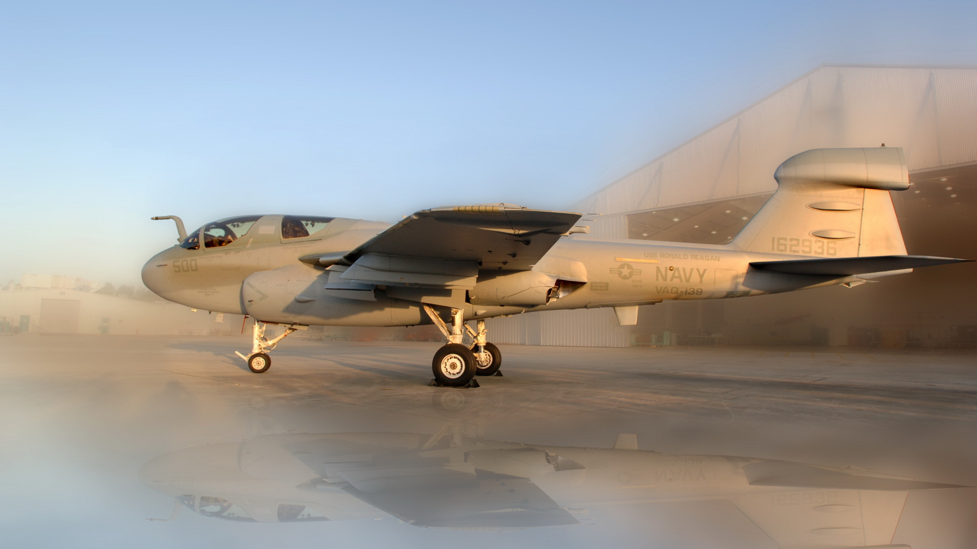 Avion de Chasse Noir Sur Champ Gris Pendant la Journée. Wallpaper in 1920x1080 Resolution