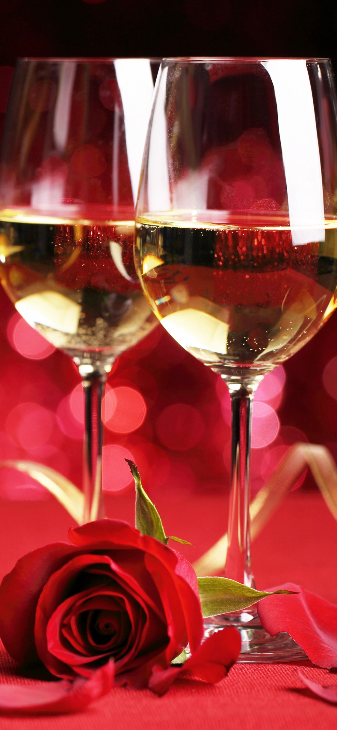 el Día de San Valentín, Restaurante, Cena, Copas, Copa de Vino. Wallpaper in 1125x2436 Resolution