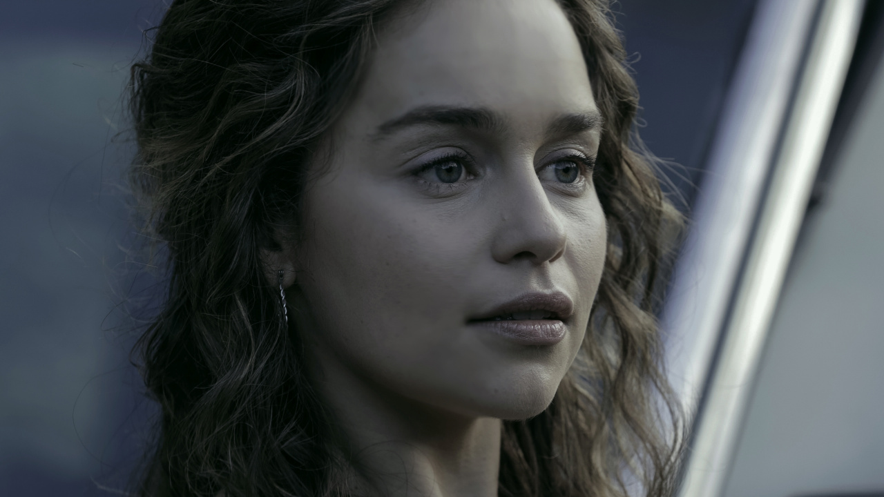 Woman With Black Hair and Black Eyes. Wallpaper in 1280x720 Resolution