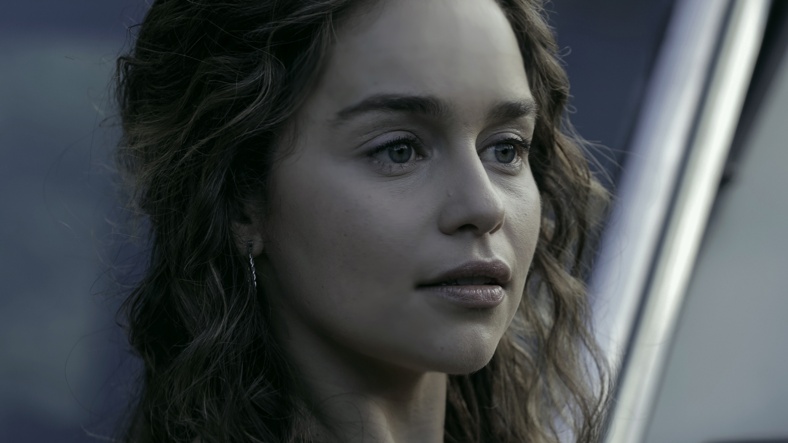 Woman With Black Hair and Black Eyes. Wallpaper in 2560x1440 Resolution