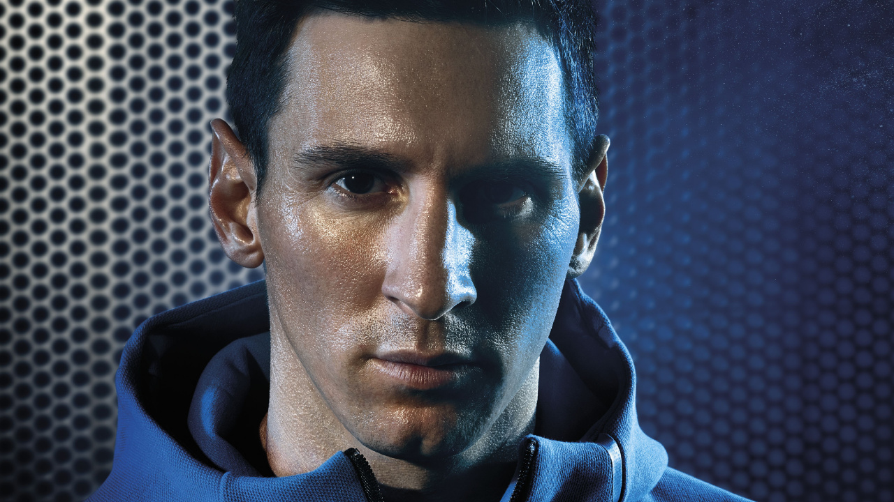 Mann im Blau-weißen Hoodie. Wallpaper in 1280x720 Resolution