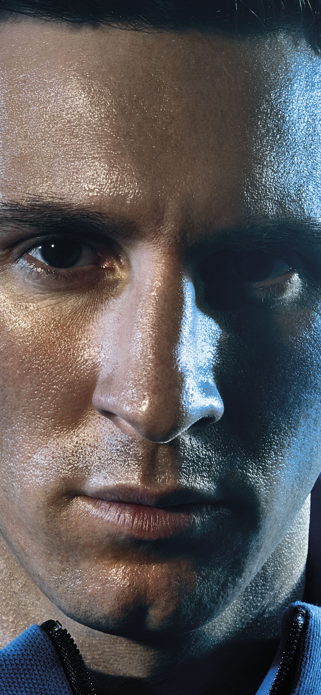 Homme en Sweat à Capuche Bleu et Blanc. Wallpaper in 1125x2436 Resolution