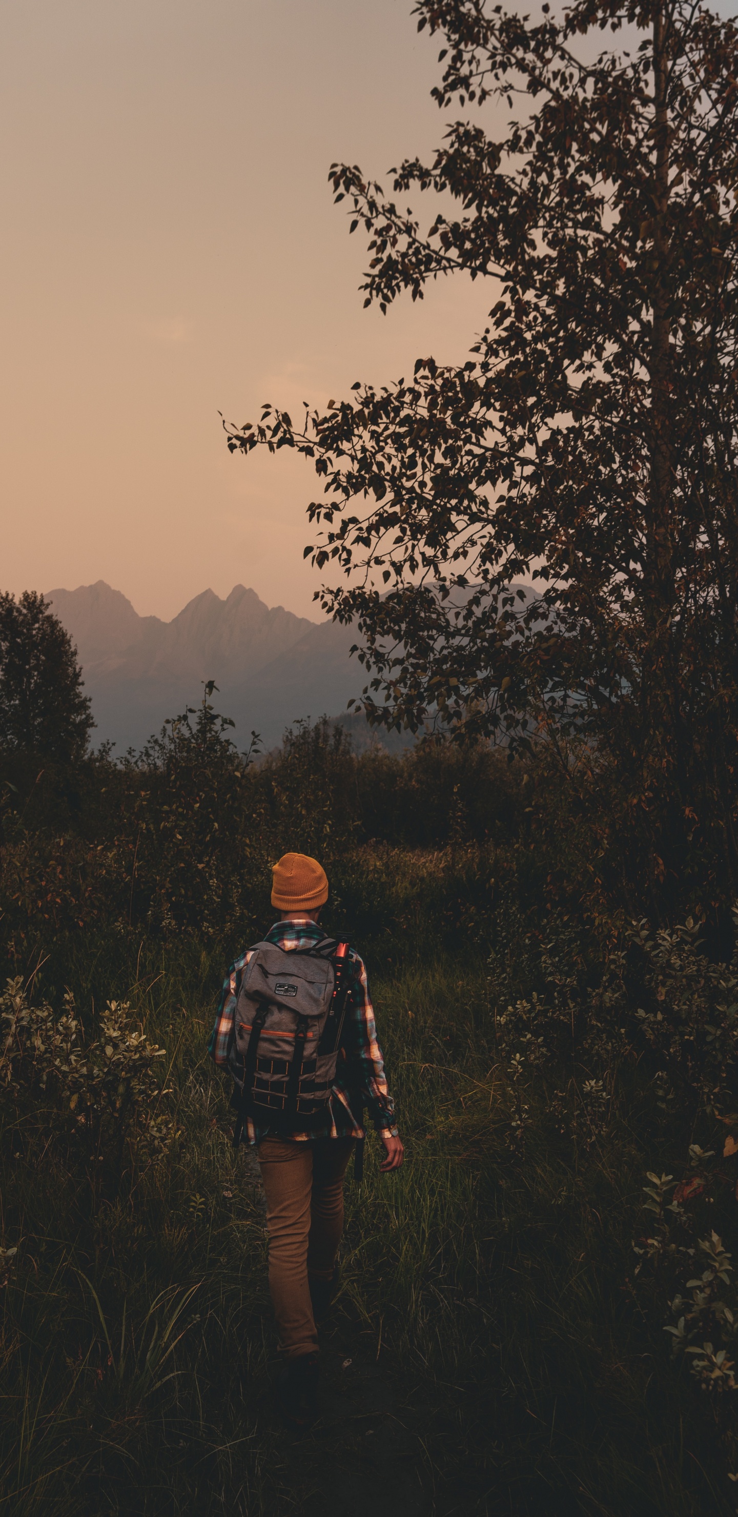 Man in Brown Hat Standing on Green Grass Field During Daytime. Wallpaper in 1440x2960 Resolution