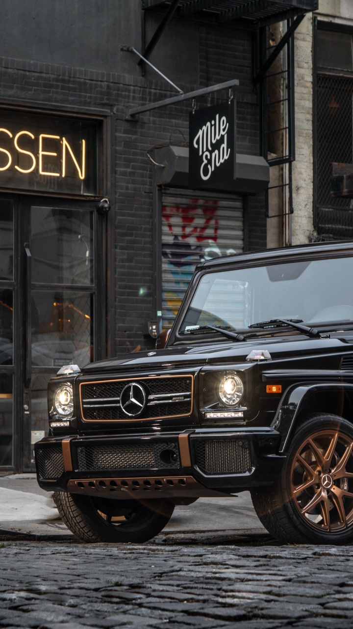 Suv Noir Garé à Côté du Bâtiment Pendant la Journée. Wallpaper in 720x1280 Resolution