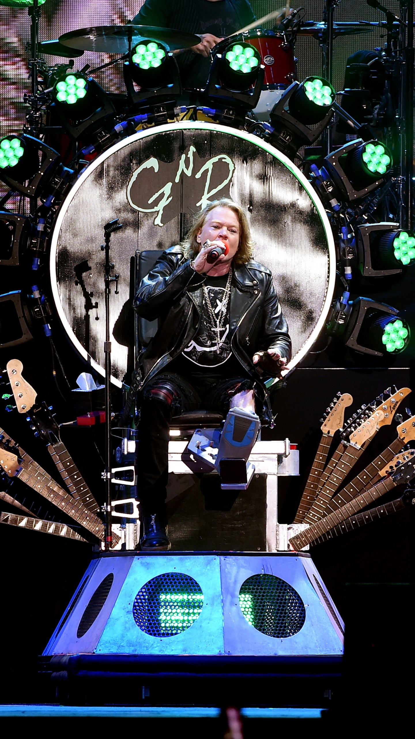 Guns N Roses, Musiker, Leistung, Bühne, Darstellende Kunst. Wallpaper in 1440x2560 Resolution