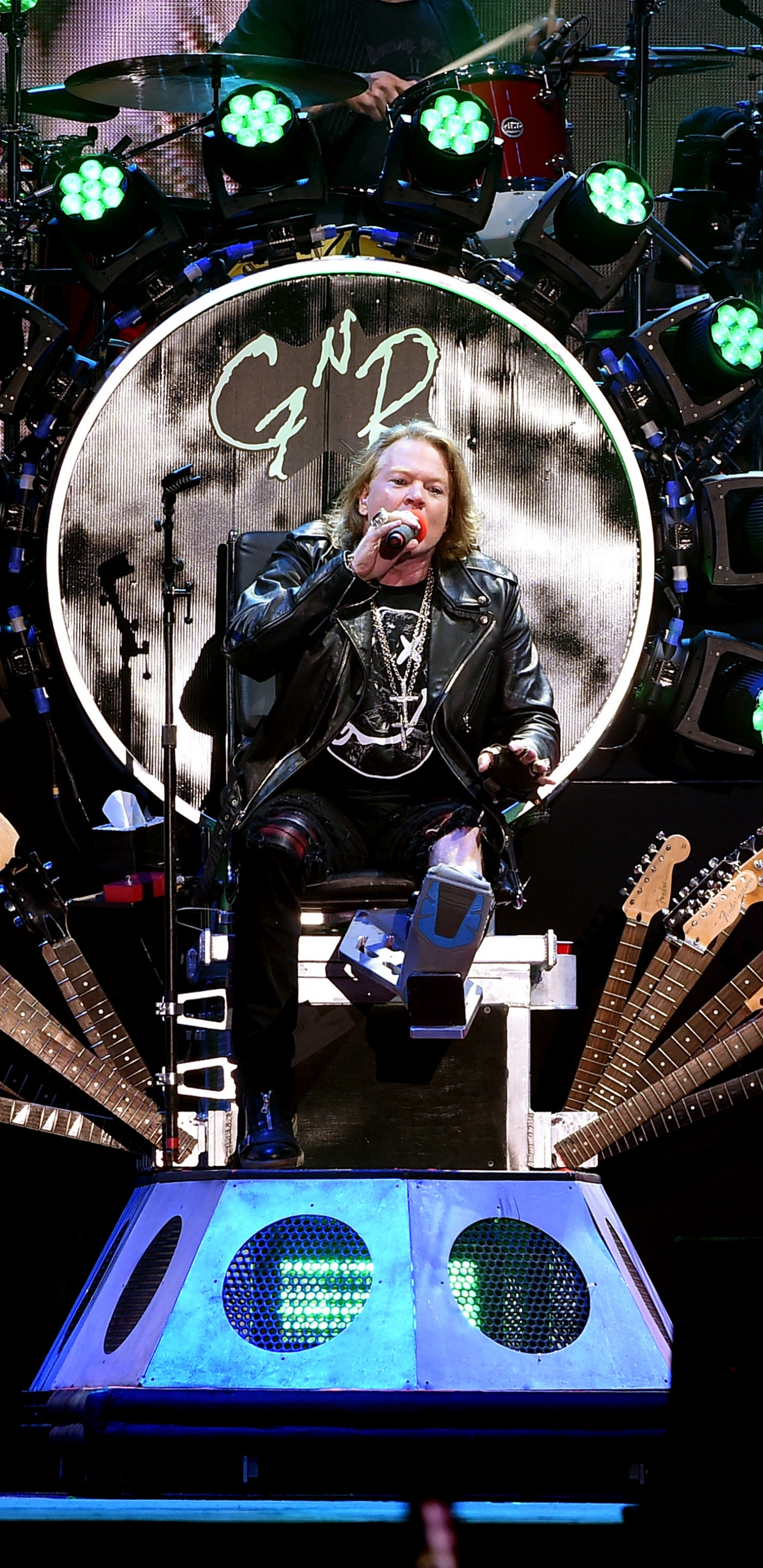 Guns N Roses, Musician, Performance, Stage, Performing Arts. Wallpaper in 1440x2960 Resolution