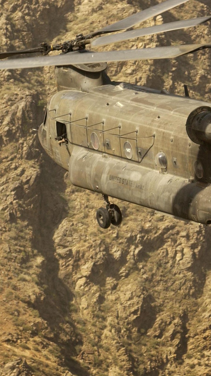 Avion de Chasse Gris et Noir Sur la Montagne Rocheuse Brune Pendant la Journée. Wallpaper in 720x1280 Resolution