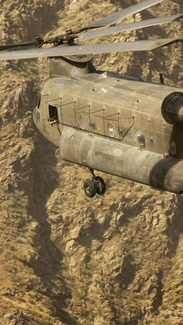 Avion de Chasse Gris et Noir Sur la Montagne Rocheuse Brune Pendant la Journée. Wallpaper in 750x1334 Resolution