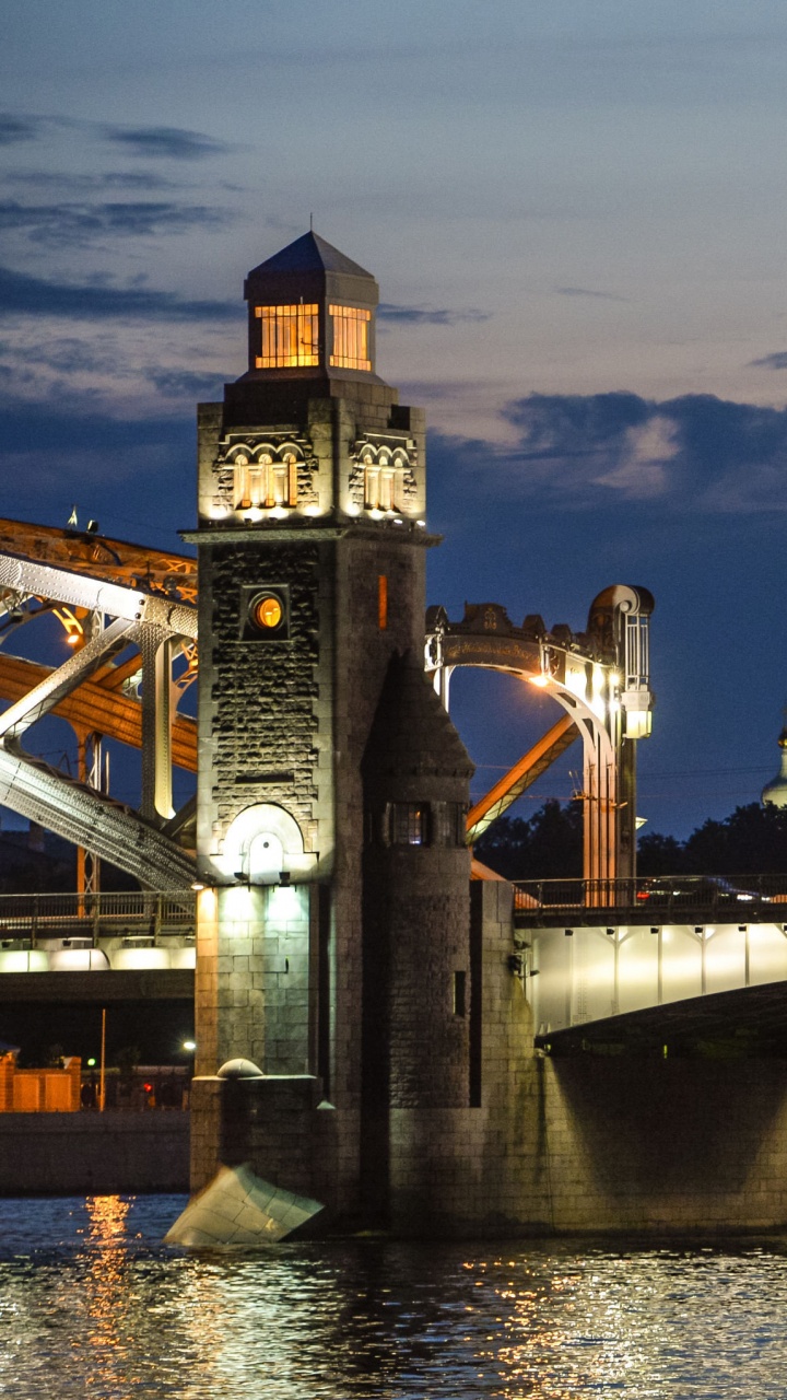 Braune Brücke Über Wasser Tagsüber During. Wallpaper in 720x1280 Resolution