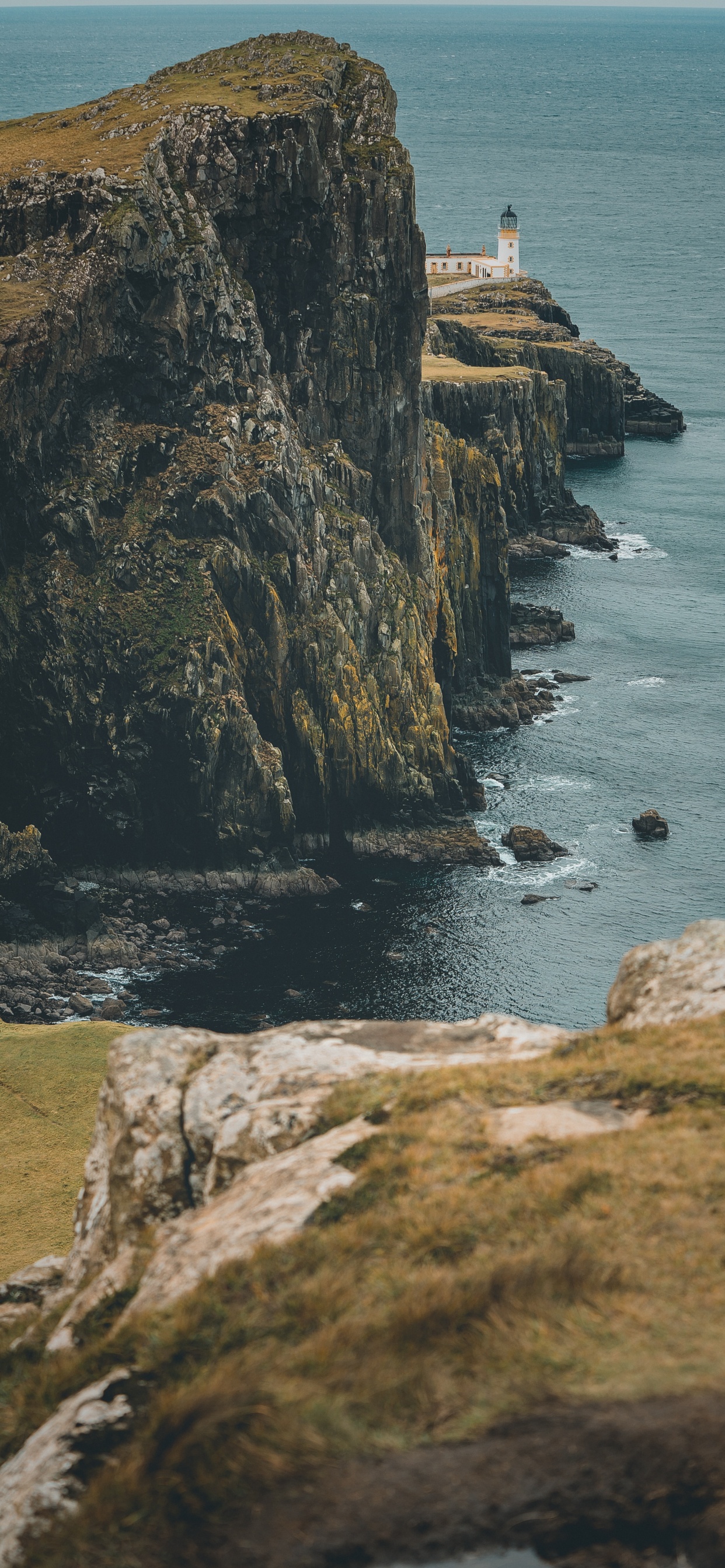 Peninsula, Neist Point Lighthouse, Body of Water, Coastal and Oceanic Landforms, Klippe. Wallpaper in 1242x2688 Resolution