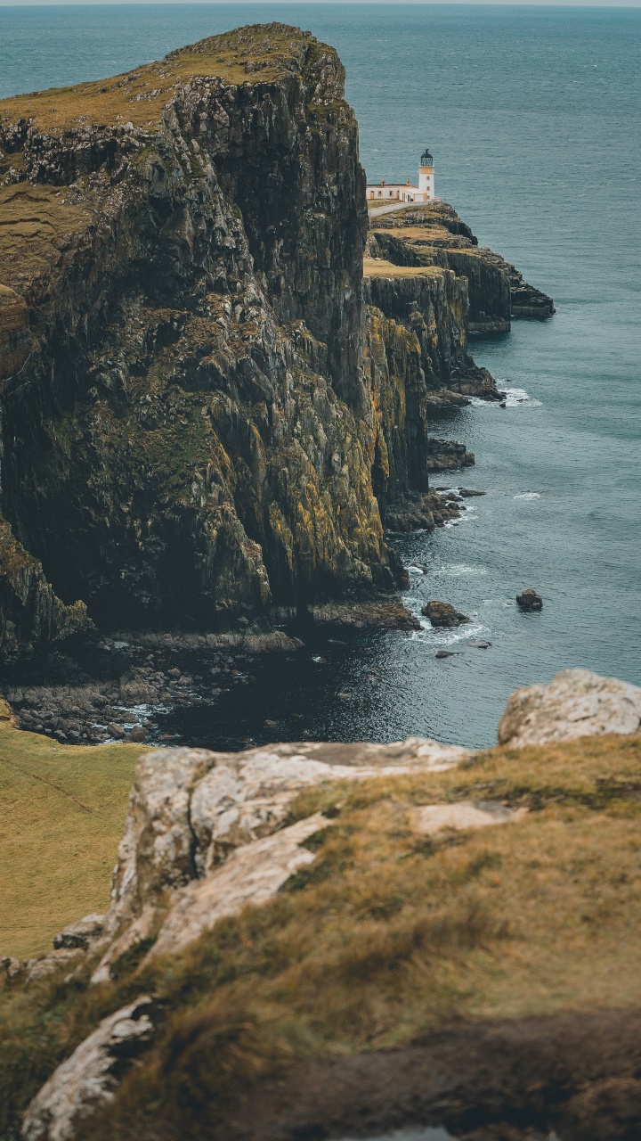 Peninsula, Neist Point Lighthouse, Body of Water, Coastal and Oceanic Landforms, Klippe. Wallpaper in 720x1280 Resolution