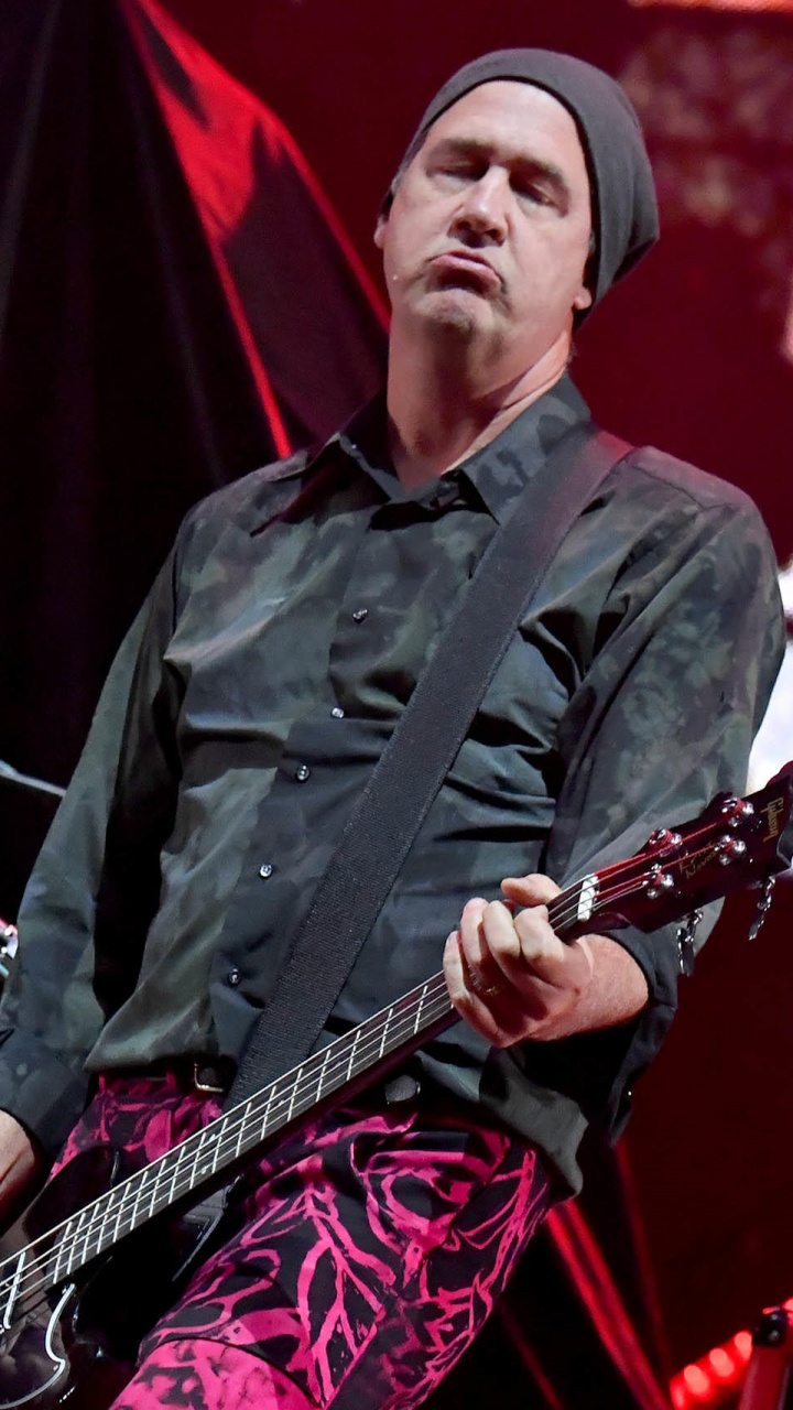 Dave Grohl, Nirvana, Foo Fighters, Instrument de Musique, Tambour. Wallpaper in 720x1280 Resolution