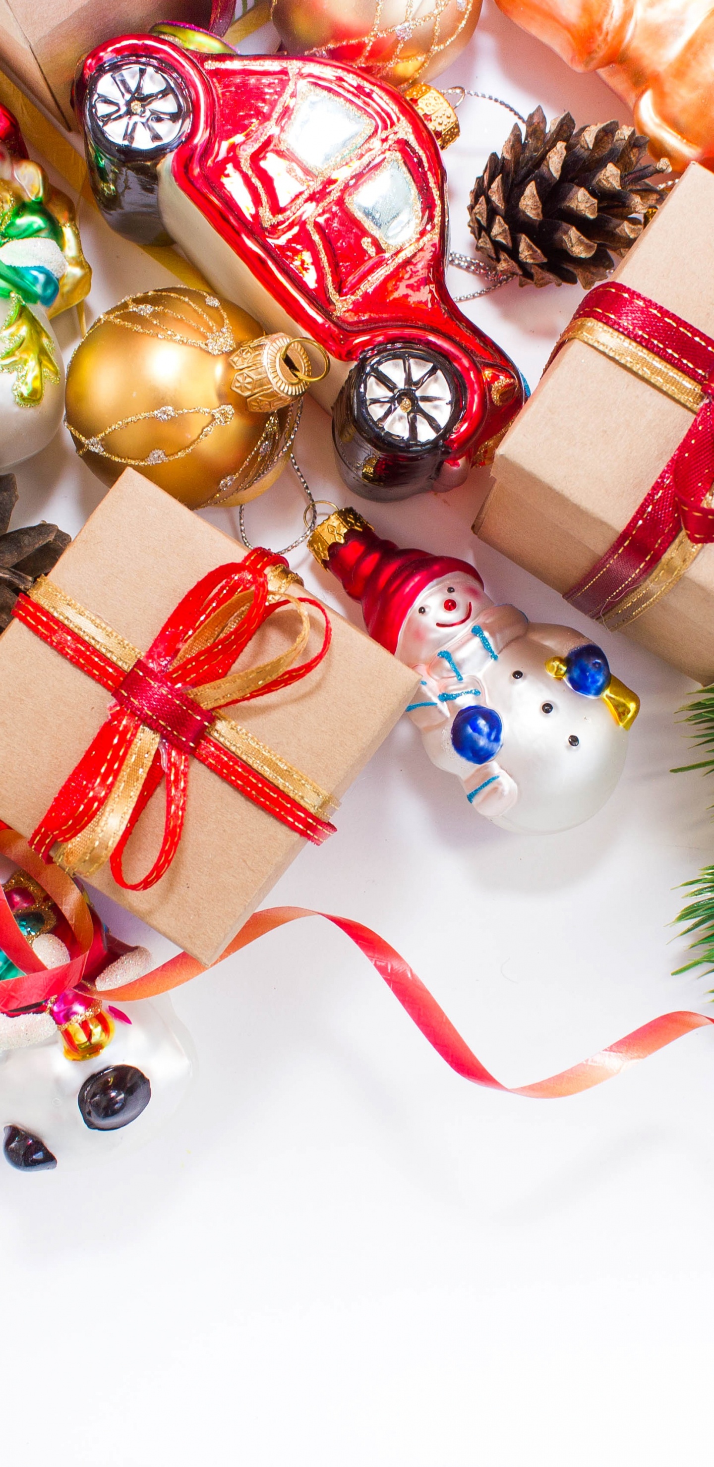 Nouvelle Année, Cadeau, Ornement de Noël, Décoration de Noël, Voiture. Wallpaper in 1440x2960 Resolution