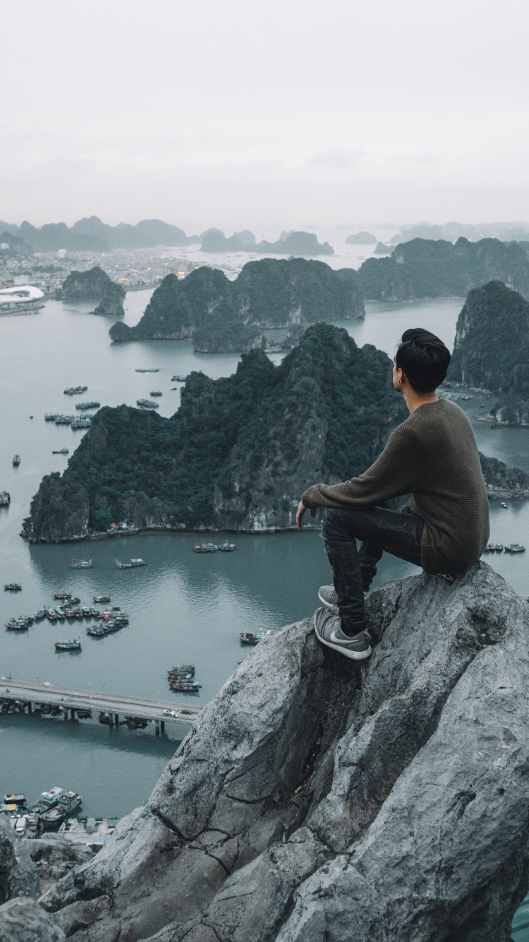 Rock, Sea, Coastal and Oceanic Landforms, Mountain, Tourism. Wallpaper in 750x1334 Resolution