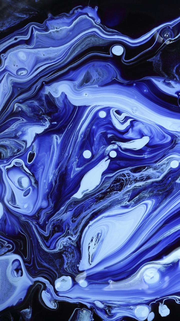 Wassertropfen Auf Blauem Wasser. Wallpaper in 720x1280 Resolution
