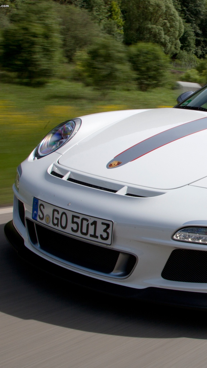 Porsche 911 Blanco en la Carretera Durante el Día. Wallpaper in 720x1280 Resolution