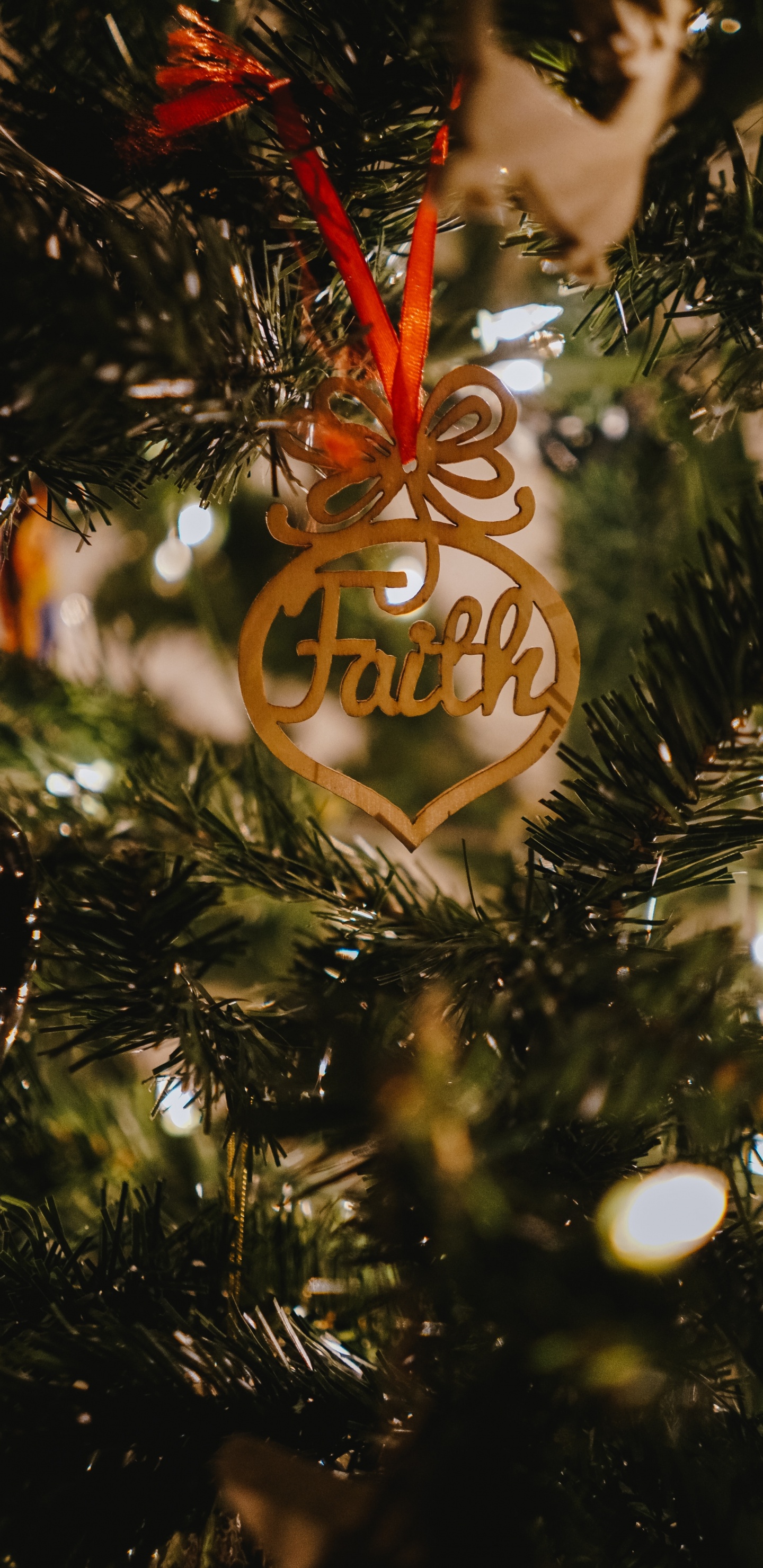 Adorno de Navidad, Navidad, Decoración de la Navidad, Planta Leñosa, Sucursal. Wallpaper in 1440x2960 Resolution