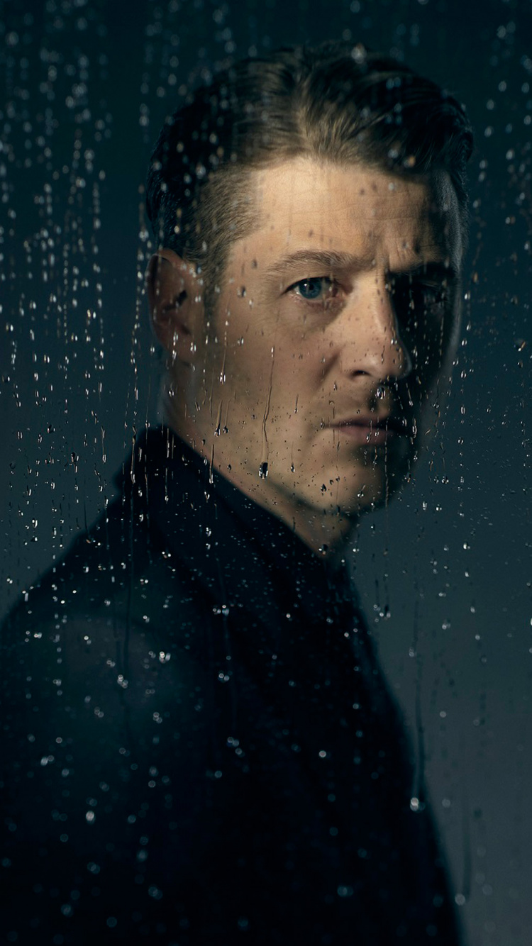 Hombre en Camisa de Vestir Negra. Wallpaper in 750x1334 Resolution