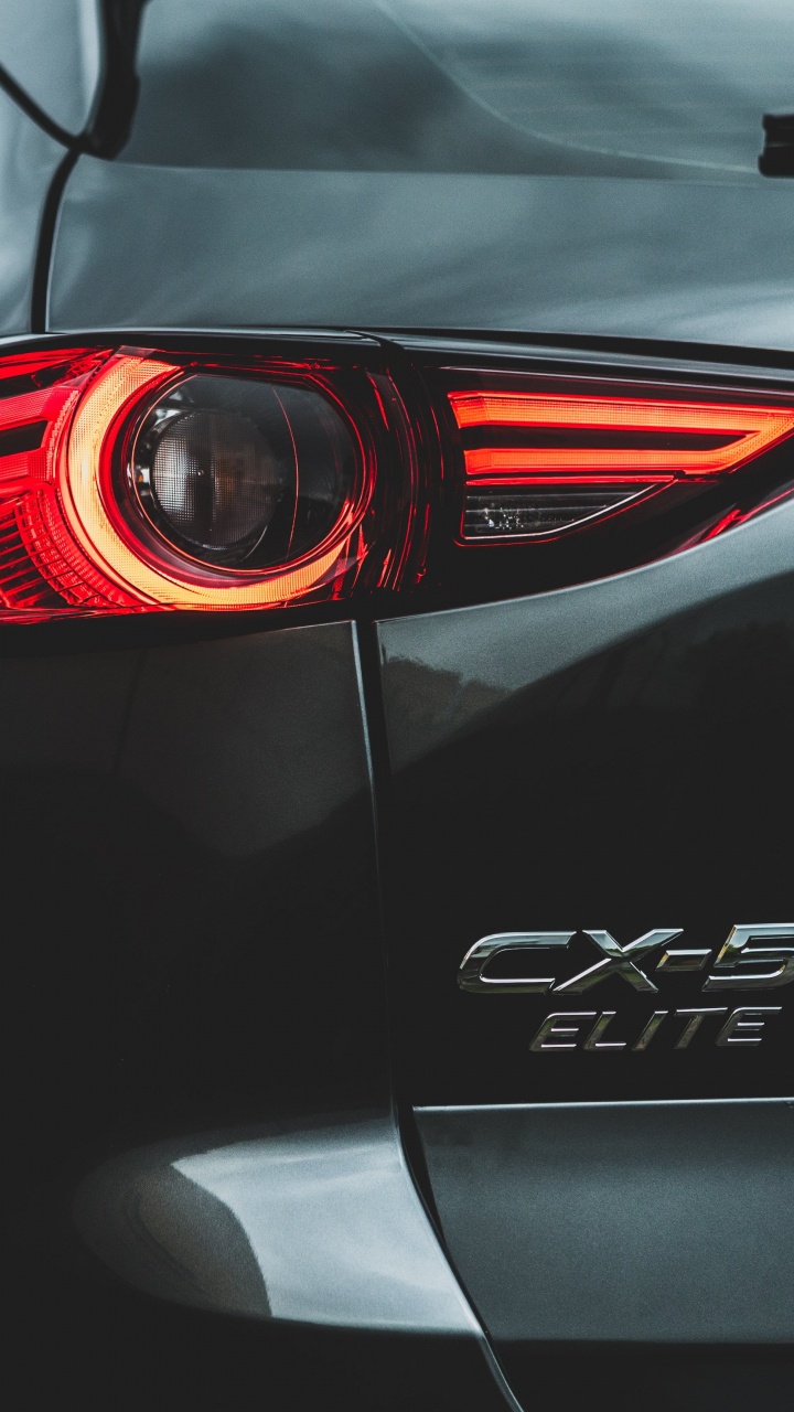 Voiture Audi Noir et Rouge. Wallpaper in 720x1280 Resolution