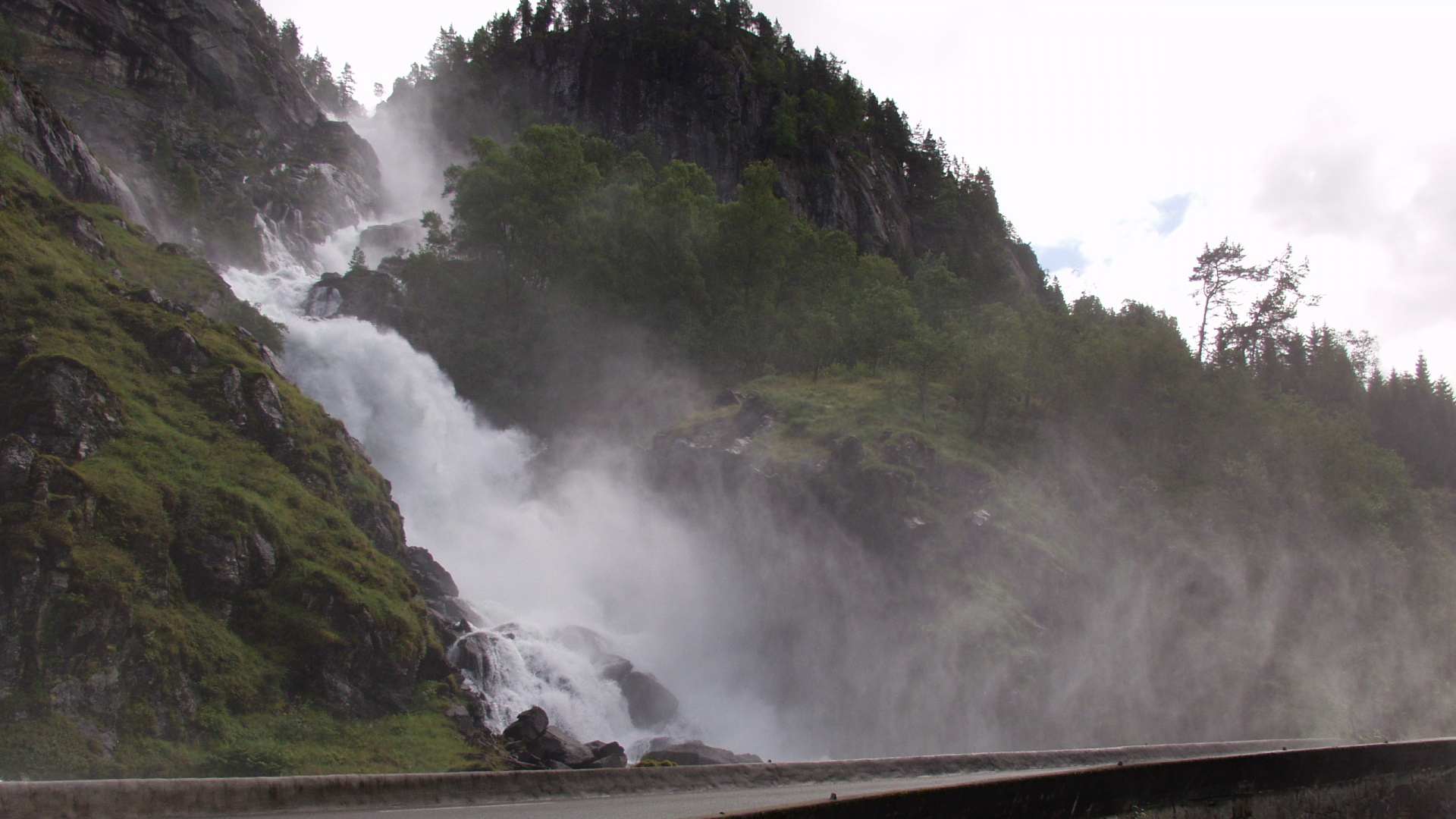 el Agua Cae Sobre el Puente. Wallpaper in 1920x1080 Resolution