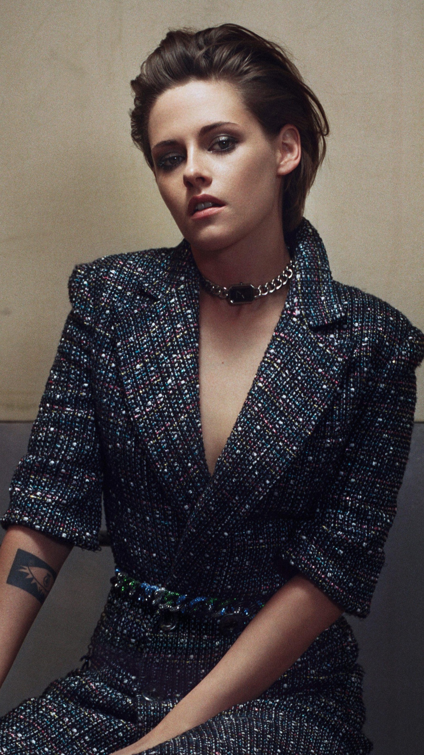 Kristen Stewart, Frisur, Ärmel, Schulter, Kragen. Wallpaper in 1440x2560 Resolution