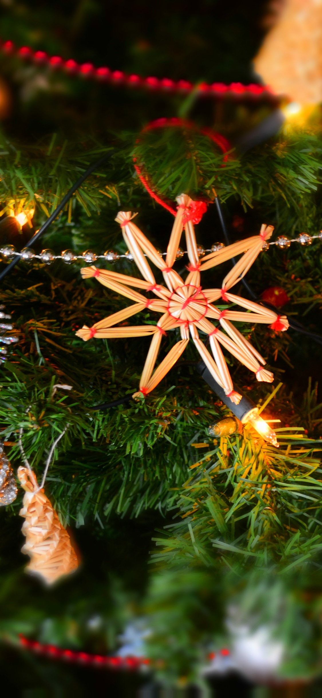 Arbre de Noël, Ornement de Noël, Le Jour De Noël, Décoration de Noël, Sapin. Wallpaper in 1125x2436 Resolution