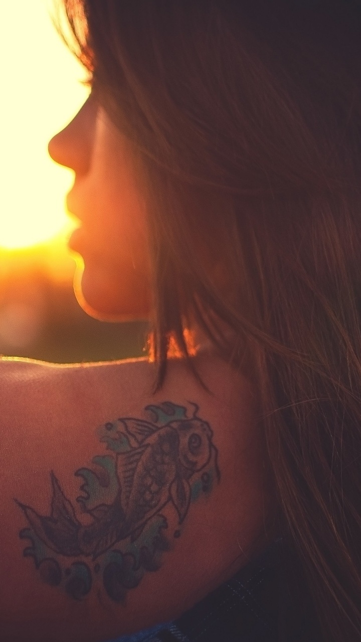 Rubia, Cabello, Hombro, la Luz Del Sol, Cuello. Wallpaper in 720x1280 Resolution