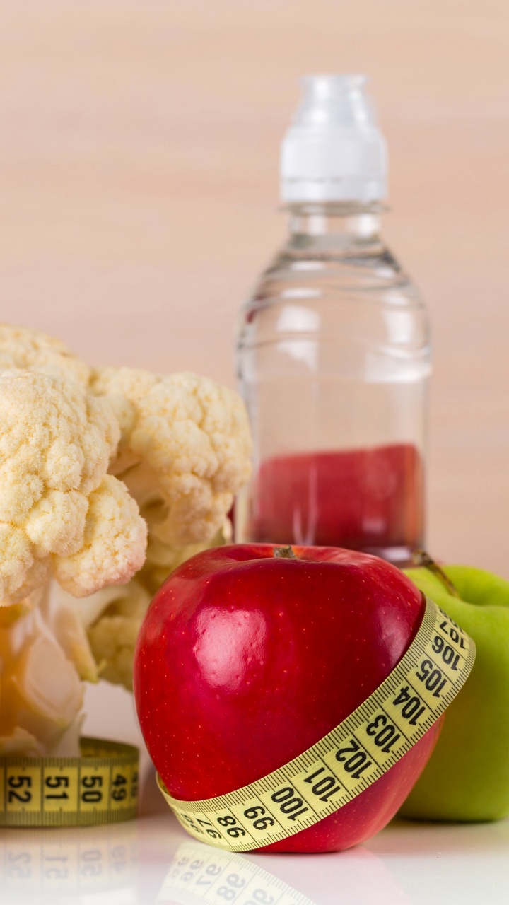 Rodajas de Limón Junto a Manzana Roja y Ajo.. Wallpaper in 720x1280 Resolution