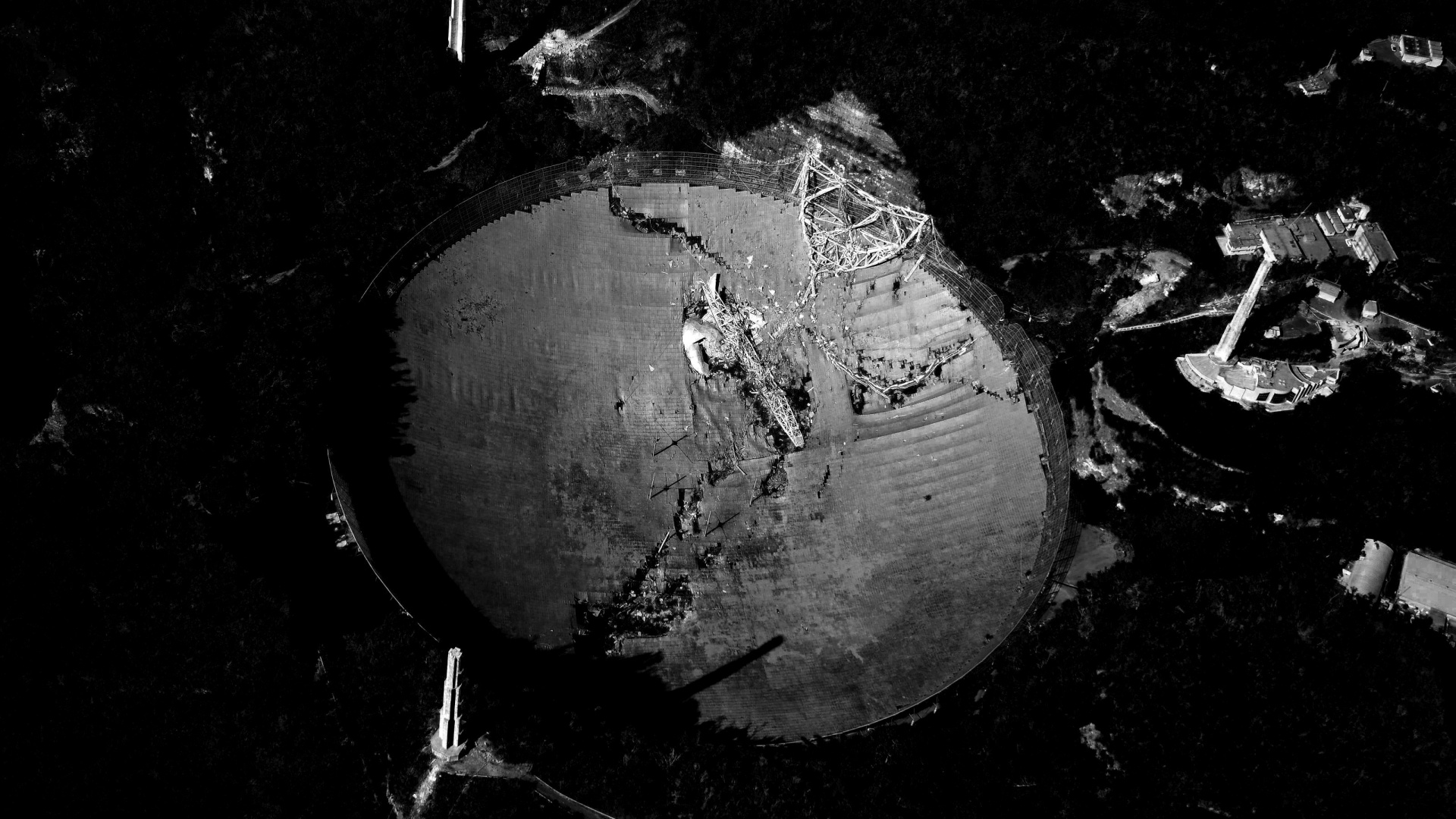 Arecibo Zusammenbruch, Arecibo-Observatorium, Radioteleskop, Astronomisches Objekt, Schwarz Und Weiß. Wallpaper in 1920x1080 Resolution