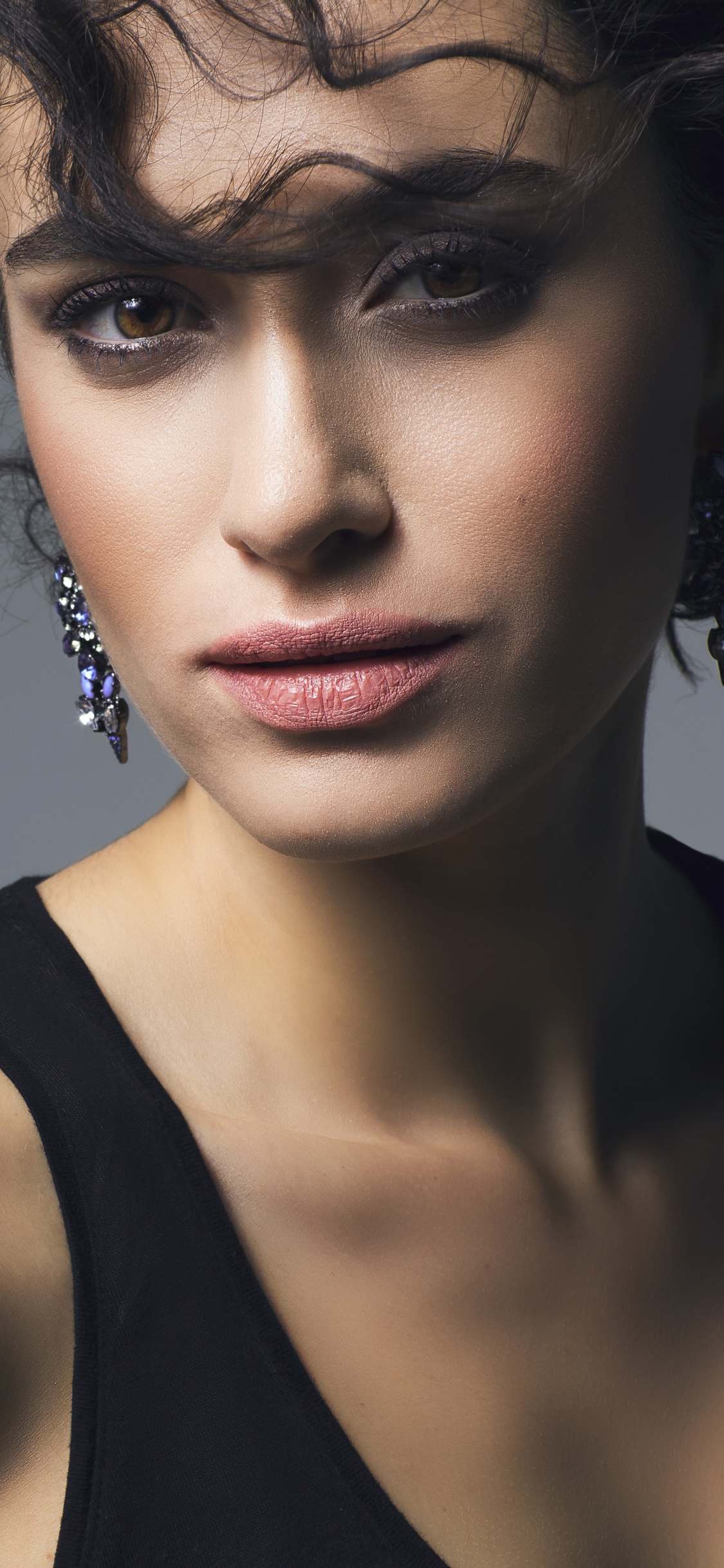 Hande Doandemir, Actor, Cabello, Piel, Hombro. Wallpaper in 1125x2436 Resolution