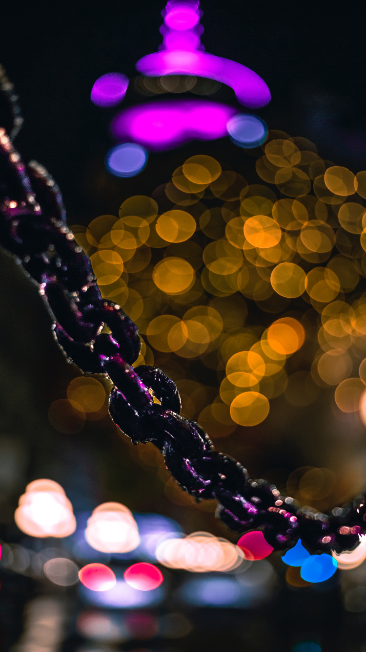 Collar de Cuentas de Plata y Morado. Wallpaper in 750x1334 Resolution