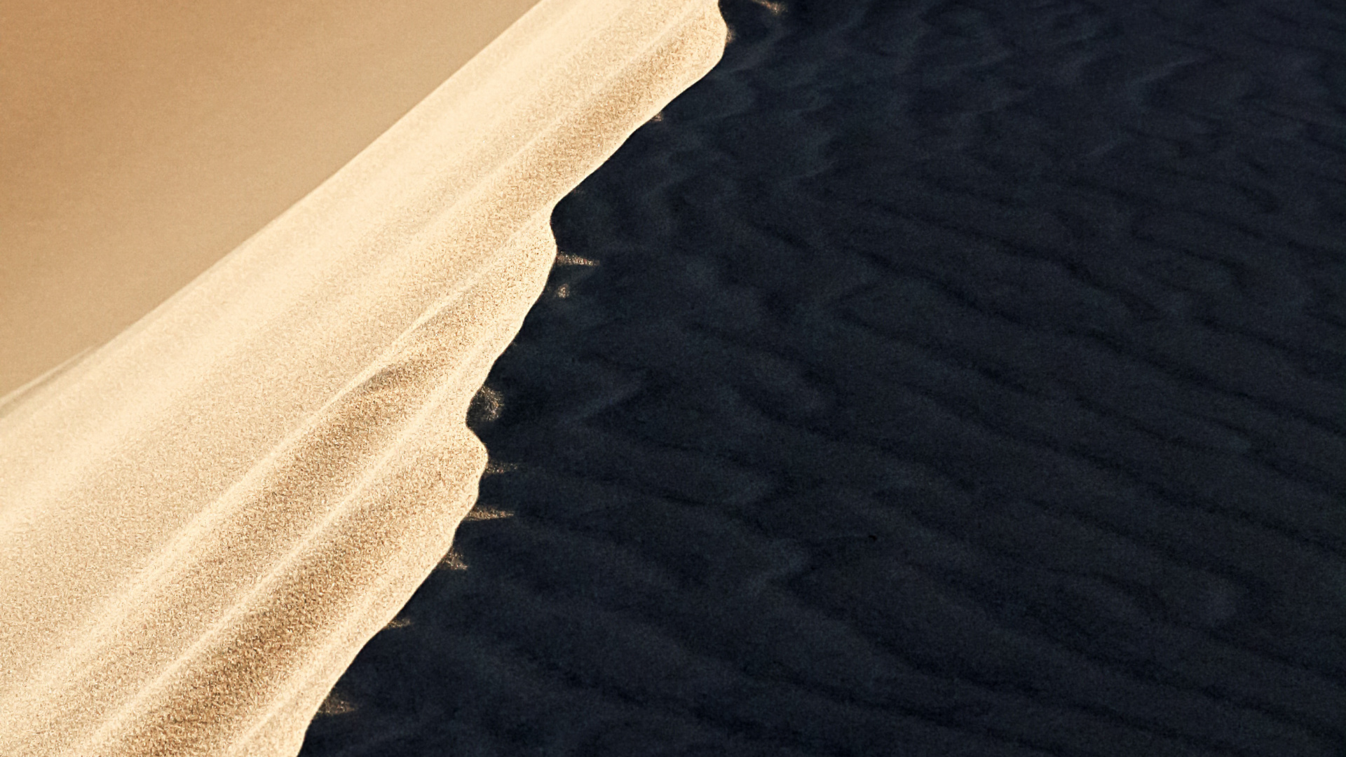 沙, 马卡, 木, 斜坡, 和阴影的色彩 壁纸 1920x1080 允许