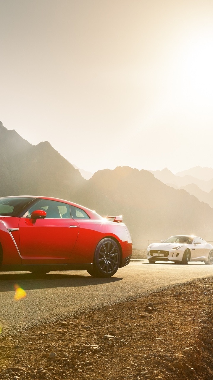 Coupé Ferrari Rouge Sur le Sable Brun Pendant la Journée. Wallpaper in 720x1280 Resolution