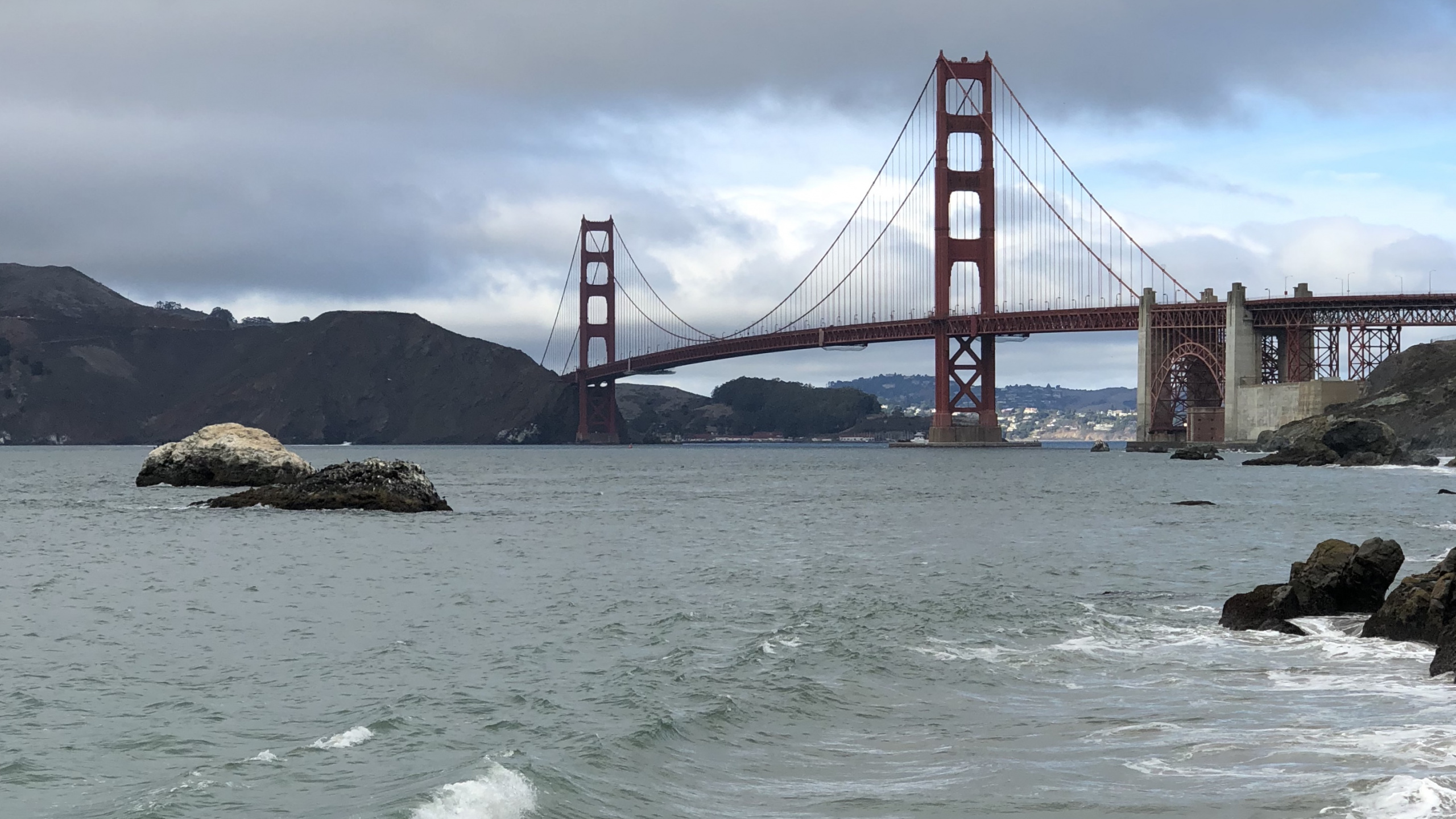 San Francisco, Puente Golden Gate, Puente Colgante, Agua, Baker Beach. Wallpaper in 2560x1440 Resolution