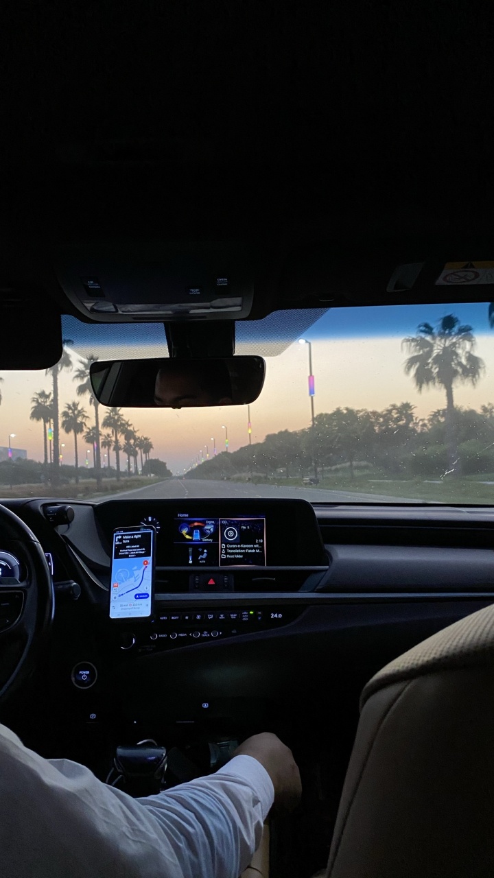 Family Car, King, Steering Wheel, Steering Part, Automotive Mirror. Wallpaper in 720x1280 Resolution