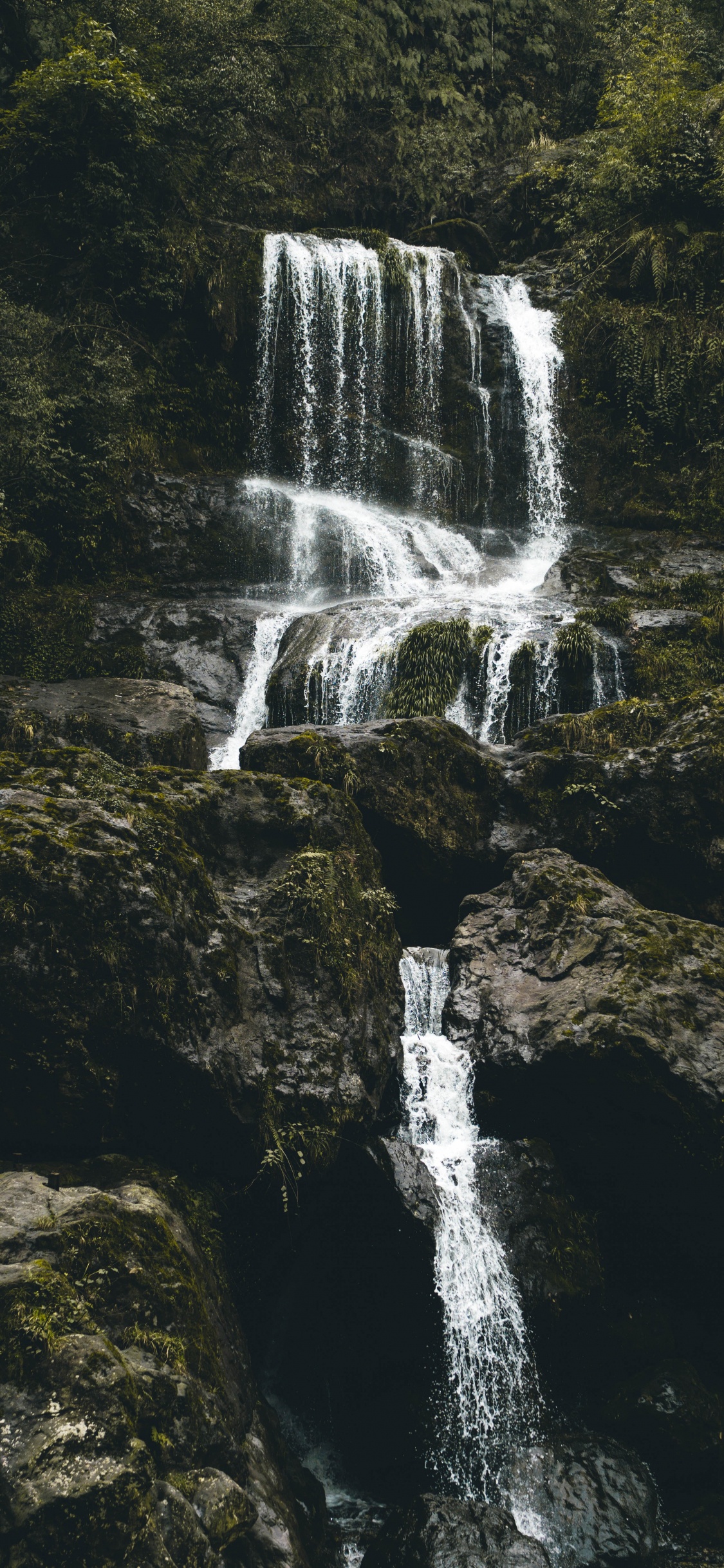 Apple, Wasserfall, Wasserressourcen, Gewässer, Naturlandschaft. Wallpaper in 1125x2436 Resolution