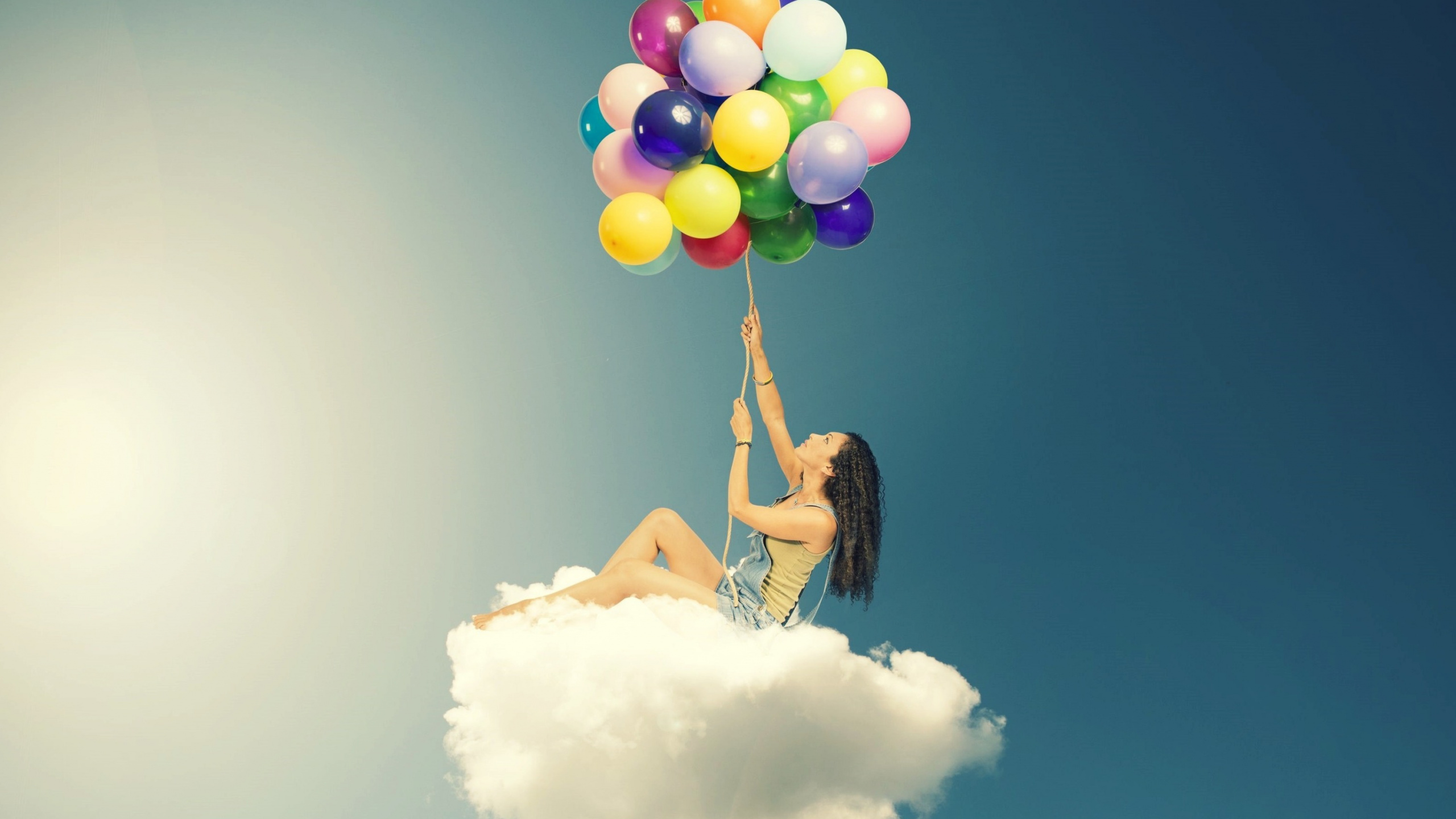Woman in White Dress Holding Balloons. Wallpaper in 2560x1440 Resolution