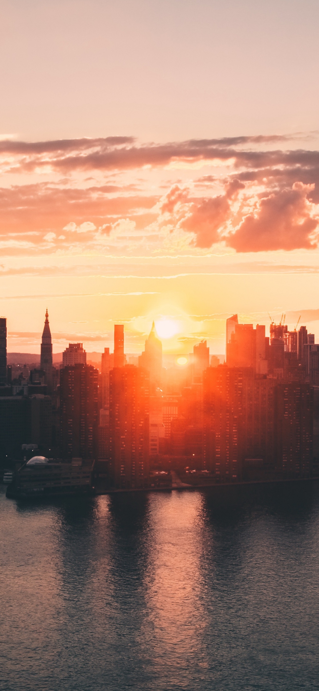 Parc D'émetteurs Wnyc, Silhouette, Eau, Bâtiment, Atmosphère. Wallpaper in 1242x2688 Resolution