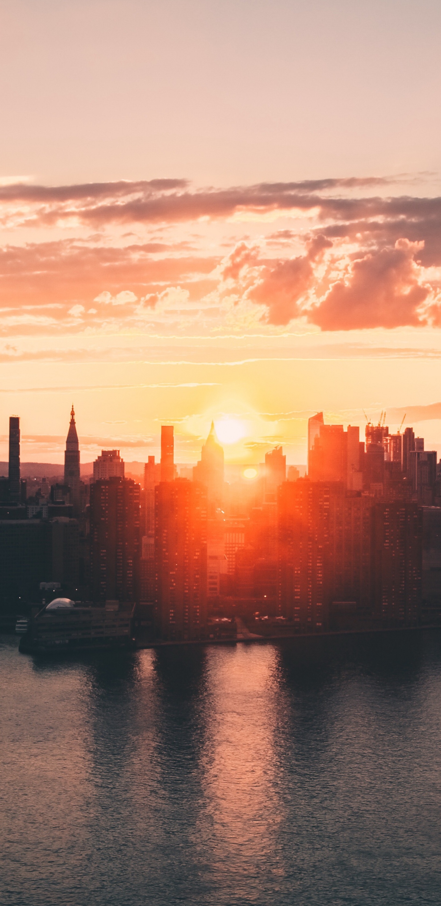 Parque Transmisor Wnyc, Silueta, Agua, Edificio, Ambiente. Wallpaper in 1440x2960 Resolution