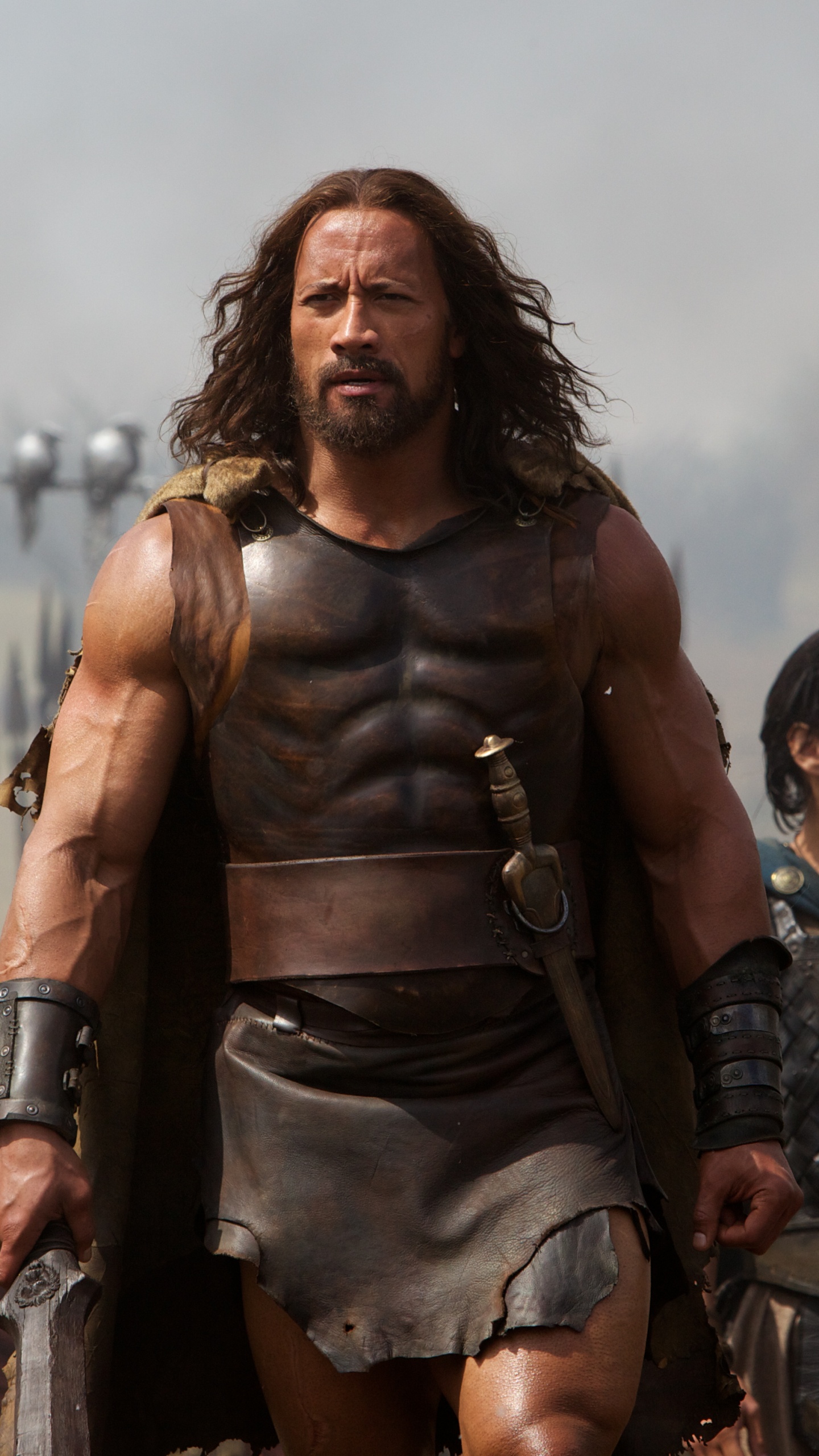 Femme en Blouson de Cuir Marron Debout Sur Terrain. Wallpaper in 1440x2560 Resolution