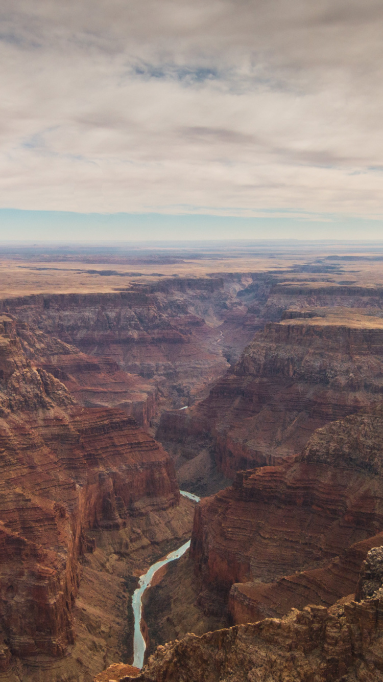 Montaña Rocosa Marrón Bajo Nubes Blancas Durante el Día. Wallpaper in 750x1334 Resolution