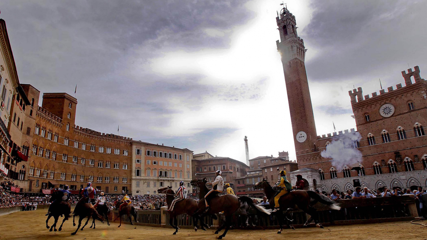 Leute, Die Tagsüber in Der Nähe Eines Braunen Betongebäudes Auf Der Straße Gehen. Wallpaper in 1366x768 Resolution