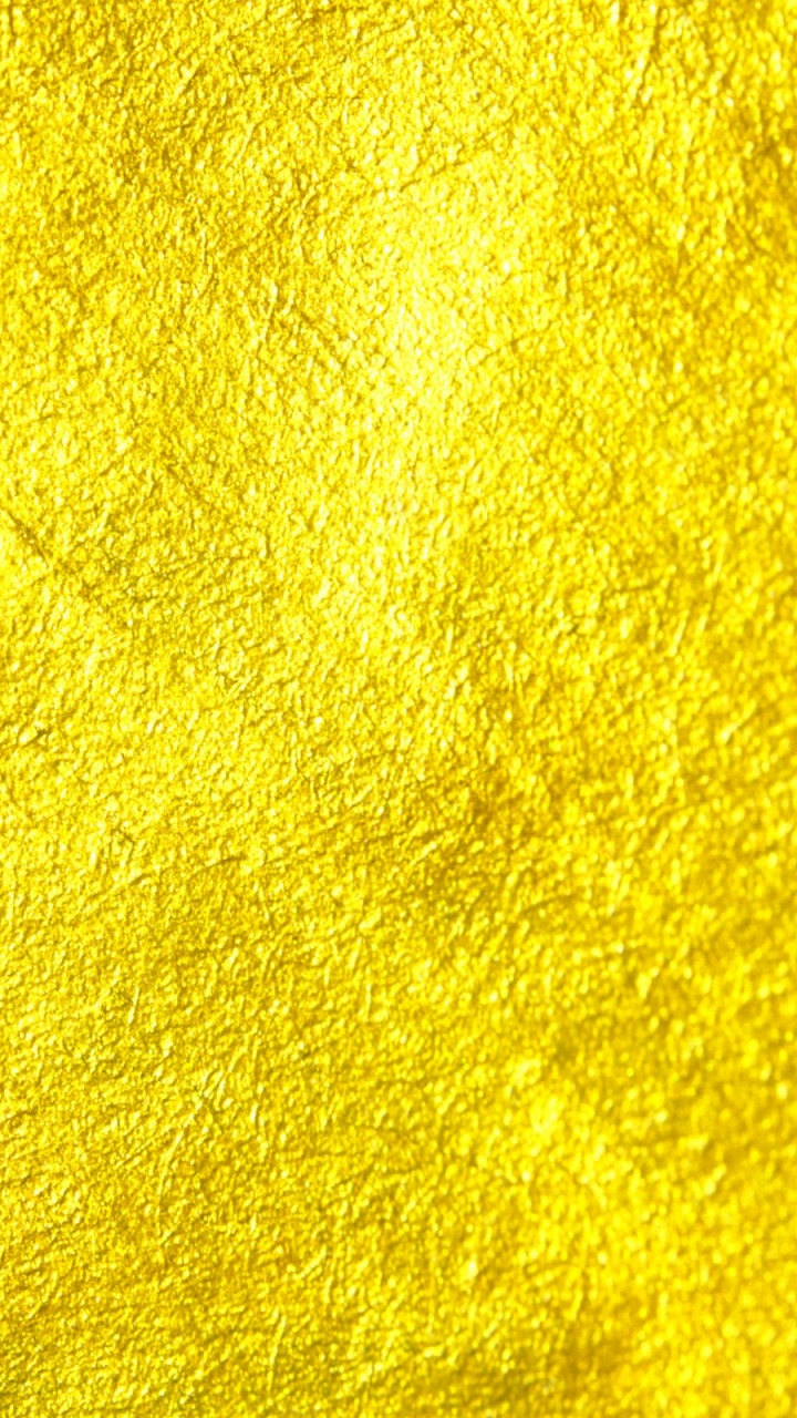 Textil Amarillo Sobre Mesa de Madera Marrón. Wallpaper in 720x1280 Resolution