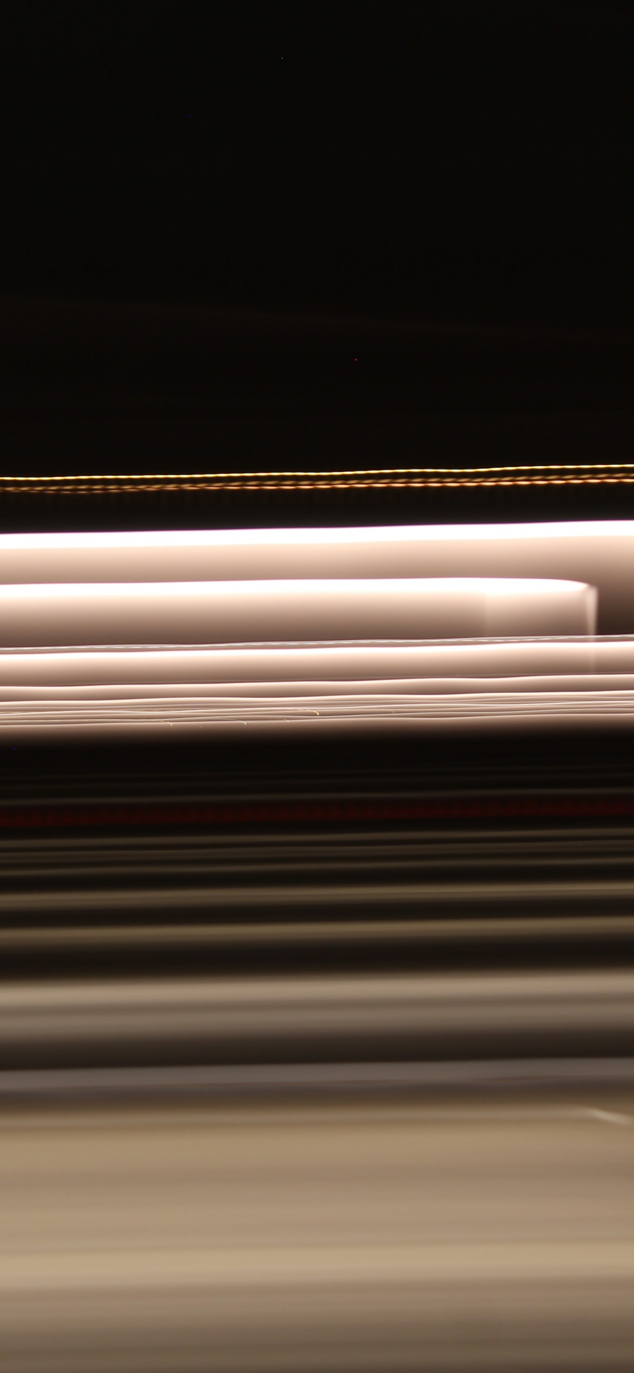 Rayon Lumineux Blanc et Marron. Wallpaper in 1242x2688 Resolution