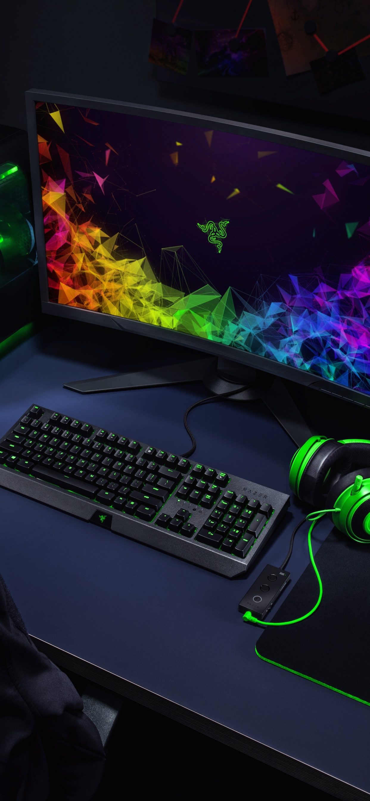 Schwarzer Flachbild-Computermonitor Mit Tastatur Und Maus. Wallpaper in 1242x2688 Resolution