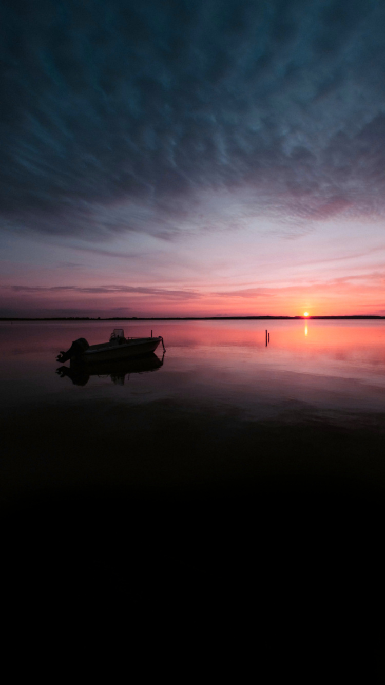 Cloud, Wasser, Atmosphäre, Afterglow, Sonnenaufgang. Wallpaper in 750x1334 Resolution