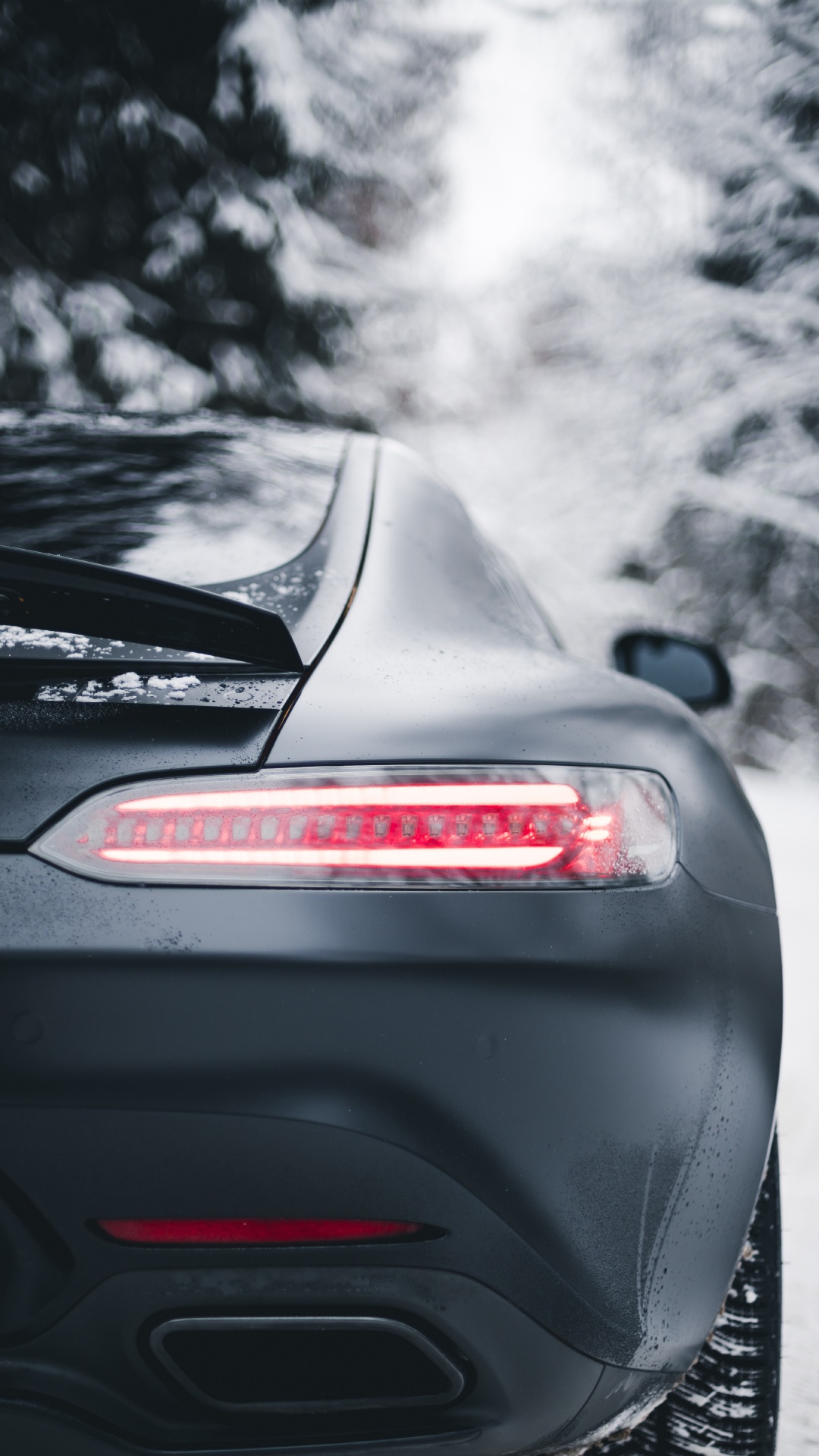 Schwarzes Honda Auto Mit Schnee Oben. Wallpaper in 1080x1920 Resolution