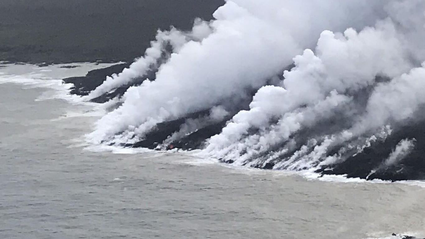 熔岩, 大海, 海洋, 风波, 积云 壁纸 1366x768 允许