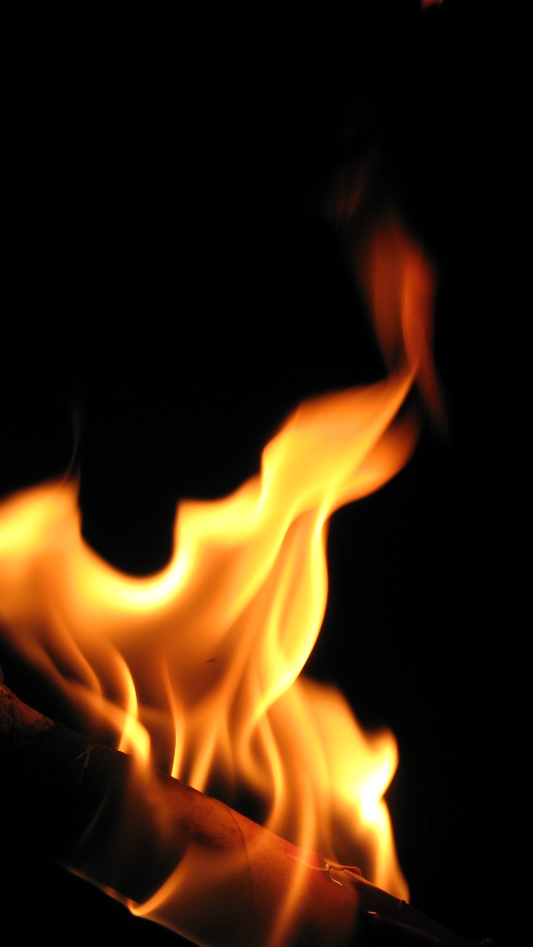 Fuego Naranja en Fondo Negro. Wallpaper in 1080x1920 Resolution